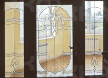 Фацетный витраж во входной группе